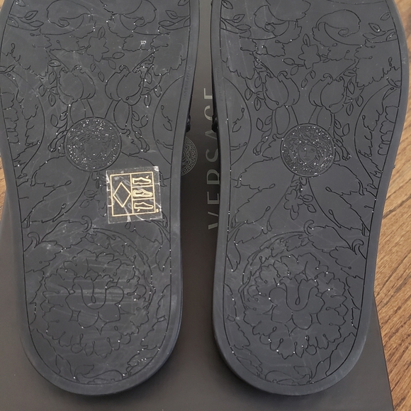 Versace La Medusa Pool Slides - Picture 10 of 12